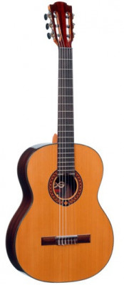 LAG OC300 4/4 классическая гитара