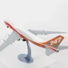 Пассажирский авиалайнер "Боинг 747-8" 1/144