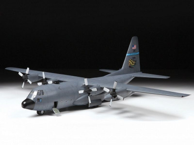 Сборная модель ZVEZDA Американский военно-транспортный  самолёт С-130Н